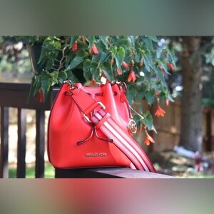 NWT Michael Kors Extra Small Eden Bucket Bag